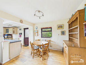 Kitchen/Breakfast Room- click for photo gallery